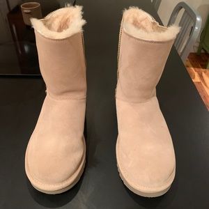 Unique Ugg boots size 7